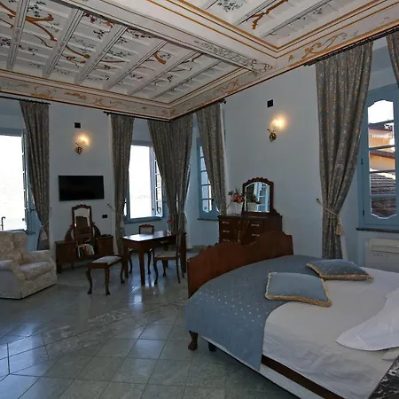 Palazzo Del Vice Re Aparthotel 4*