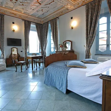 Palazzo Del Vicere 레체노