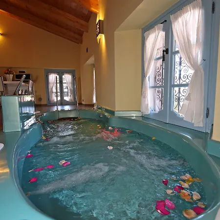 Palazzo Del Vice Re Lezzeno