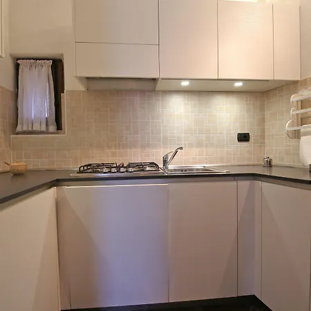 Palazzo Del Vicere מלון דירות 4*