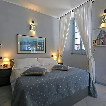 Palazzo Del Vicere 4*