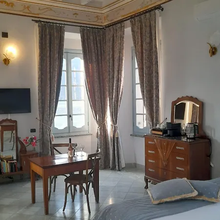 Palazzo Del Vice Re 4*