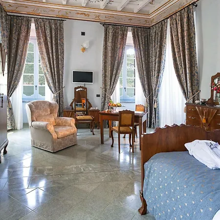 Palazzo Del Vicere 4* ليتْسّينو