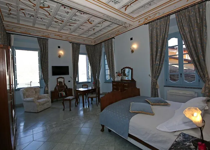 Palazzo Del Vicere מלון דירות 4*