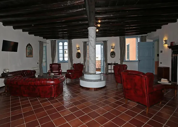 Palazzo Del Vicere מלון דירות לצנו