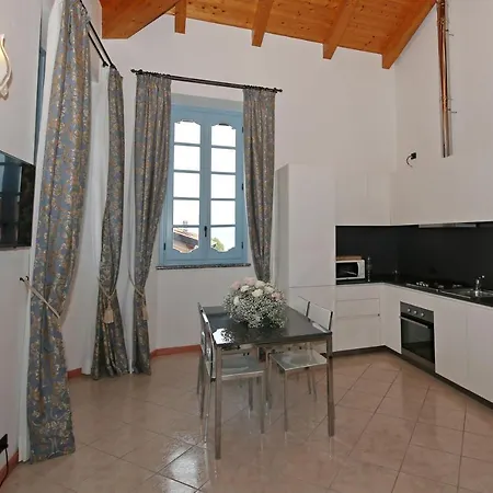 Palazzo Del Vicere * Lezzeno