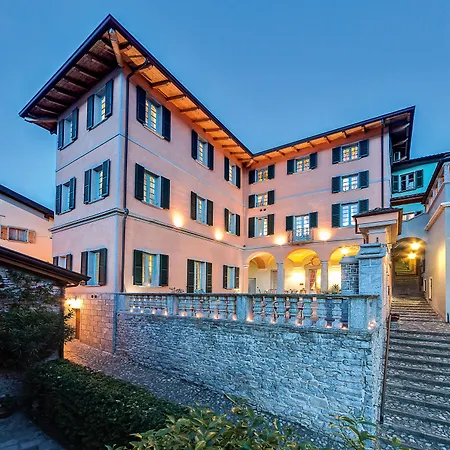 アパートホテル Palazzo Del Vicere 4*